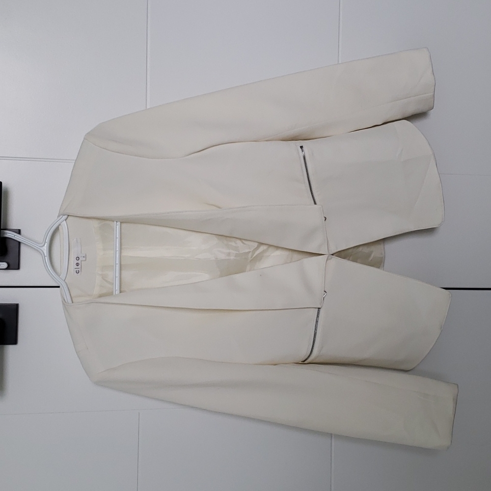 Cleo Size 2 Cream Blazer